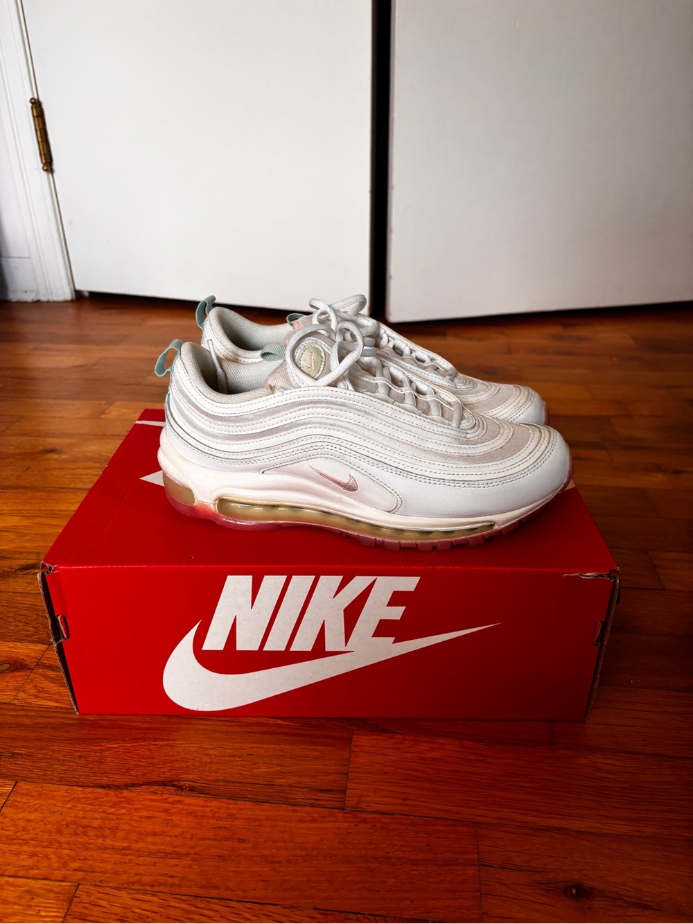 Nike Air Max 97 in Barely green